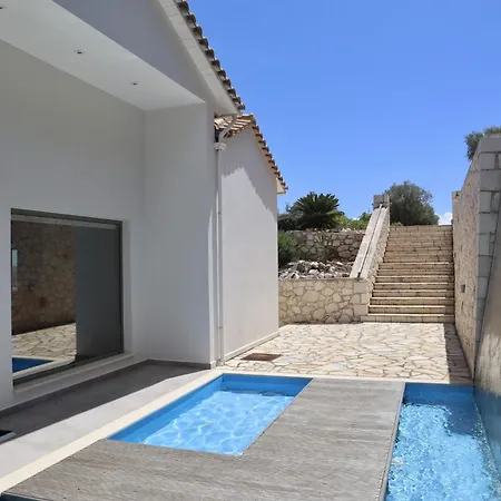 Lefkas - Luxury With Direct Sea Access Луксозна вила *